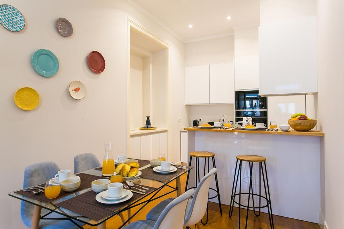 Lovelystay - Cozy 3Bdr Apartment In Estrela Lissabon Exterior foto